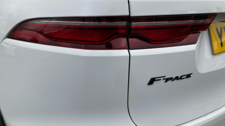 Jaguar F-Pace 2.0 D200 R-Dynamic Black 5dr Auto AWD Diesel Estate